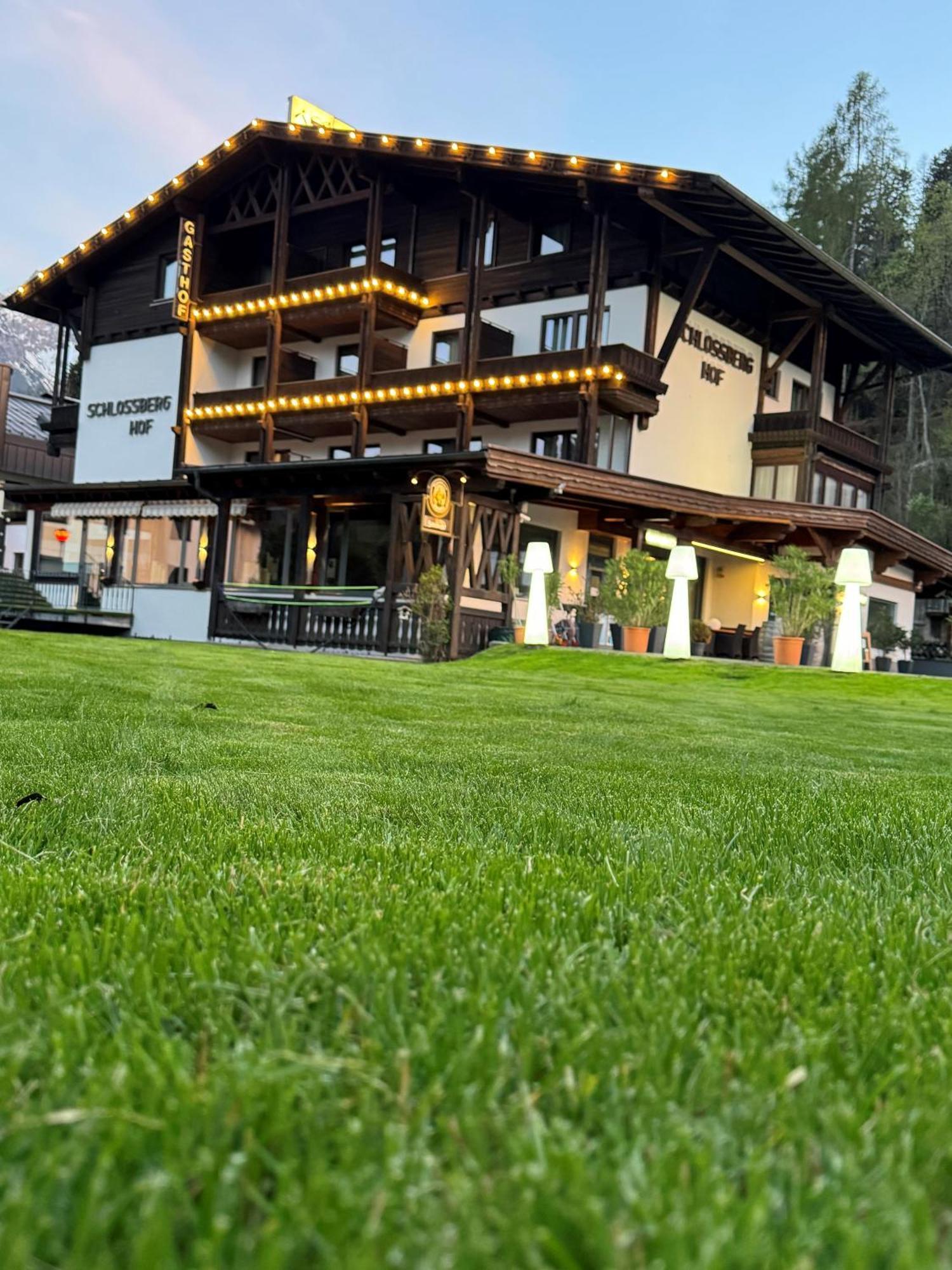 Gasthof Schlossberghof Lienz Exterior photo